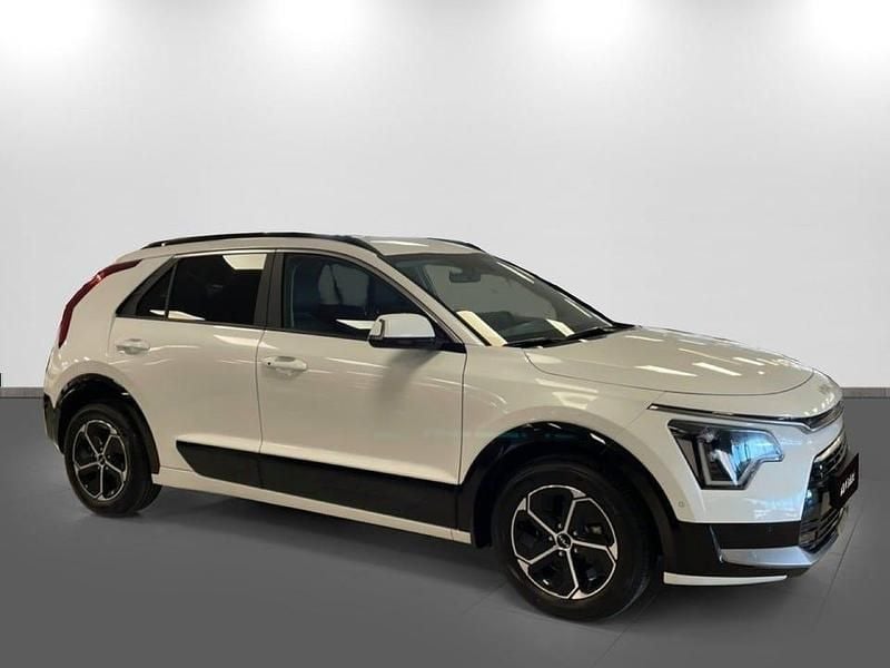 Begagnad Kia Niro Advance 94 HK (69 kW) 2025 /swp/ snow white pearl m SUV