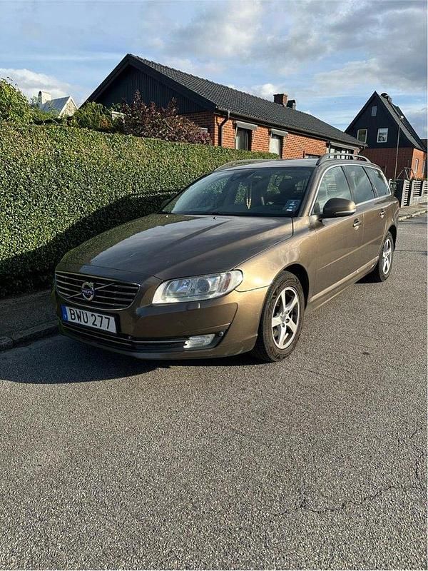 Brun Begagnad 2015 Volvo V70 Momentum Kombi | 85 000 kr (Marknadspris) - Bild 1/4