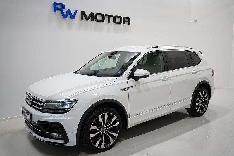 Vit Begagnad 2018 VW Tiguan Allspace R-line SUV | 284 900 kr (Marknadspris) - Bild 1/4