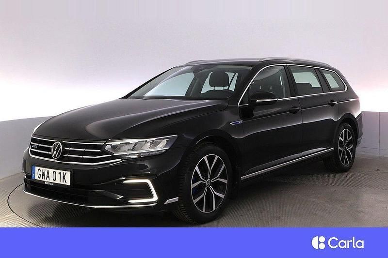 Svart Begagnad 2022 VW Passat GTE Kombi | 336 900 kr (Marknadspris) - Bild 1/2