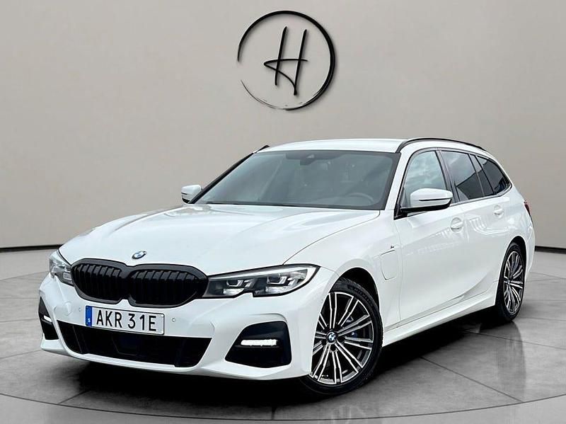 Begagnad BMW 330 M Sport 292 HK (214 kW) 2021 Vit Kombi