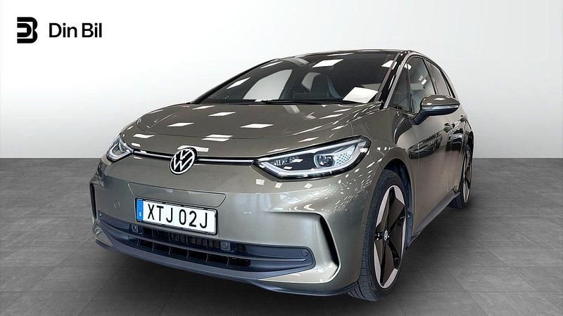 Grön Begagnad 2023 VW ID.3 Pro Halvkombi | 379 800 kr - Bild 1/4