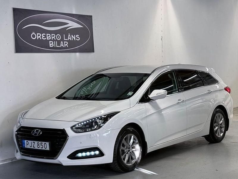 Vit Begagnad 2017 Hyundai i40 Kombi | 139 900 kr (Marknadspris) - Bild 1/4