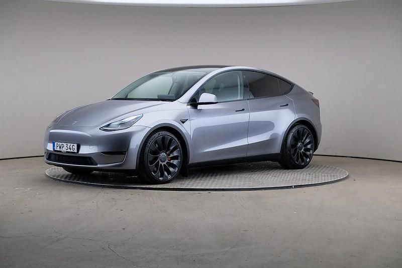 Grå Begagnad 2023 Tesla Model Y Performance SUV | 439 000 kr (Bra pris) - Bild 1/4