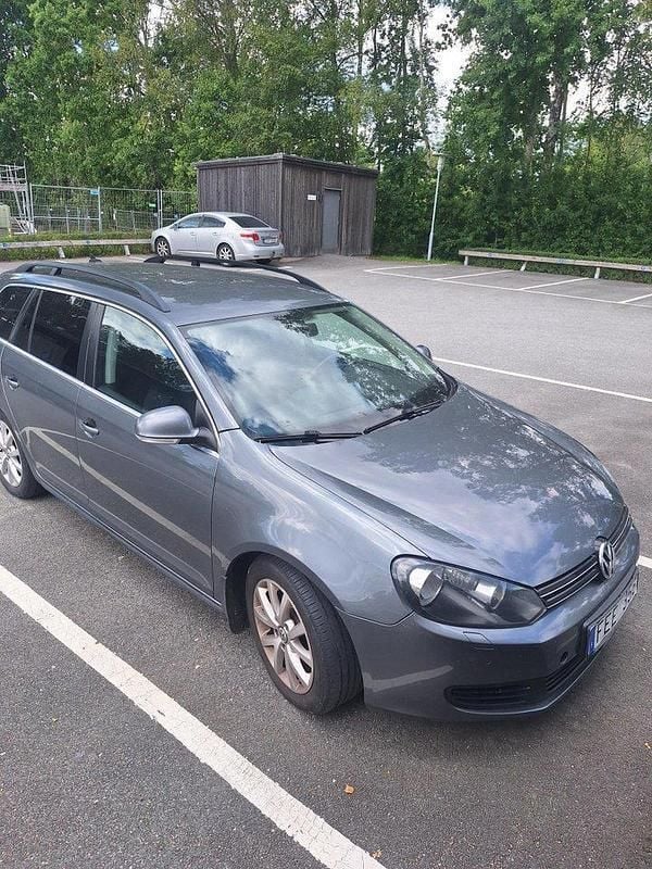 Grå Begagnad 2011 VW Golf VI Kombi | 33 000 kr (Bra pris) - Bild 1/4