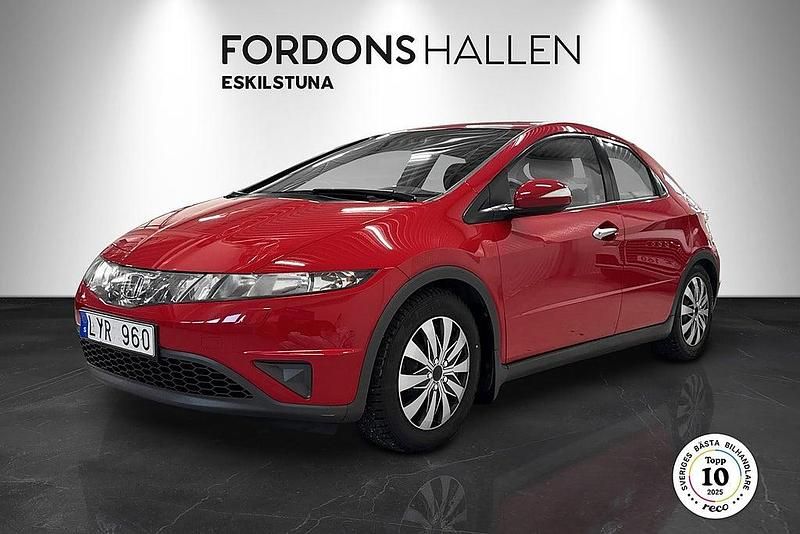 Röd Begagnad 2006 Honda Civic Sport Halvkombi | 59 900 kr (Lite dyr) - Bild 1/4