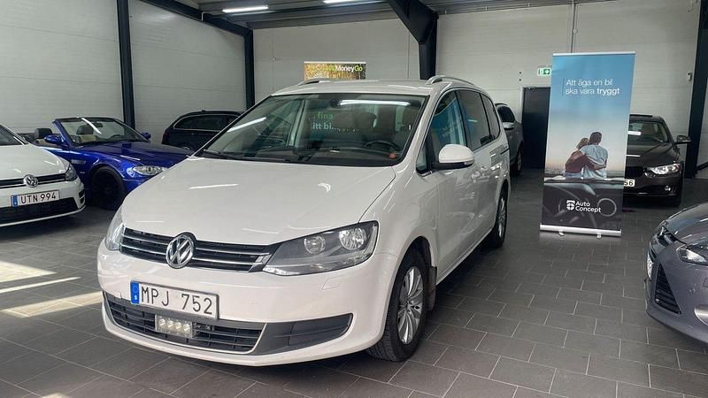 Vit Begagnad 2011 VW Sharan Minibuss | 79 900 kr (Marknadspris) - Bild 1/4