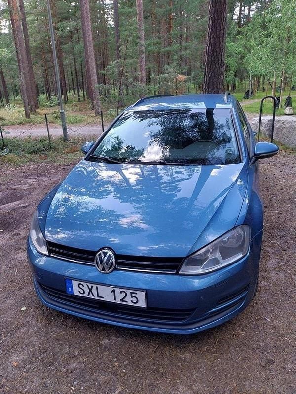 Blå Begagnad 2014 VW Golf VII Kombi | 80 000 kr (Bra pris) - Bild 1/3