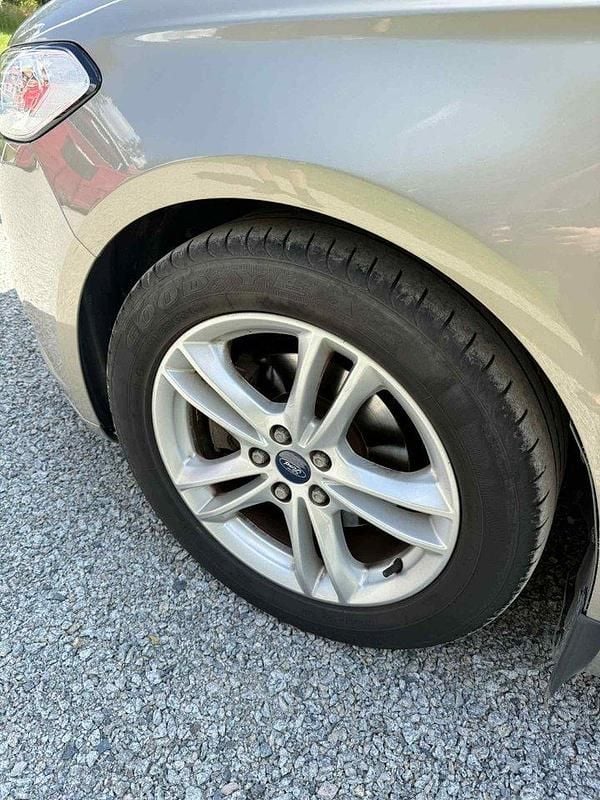 Grå Begagnad 2015 Ford Mondeo Titanium Kombi | 143 000 kr (Marknadspris) - Bild 1/4