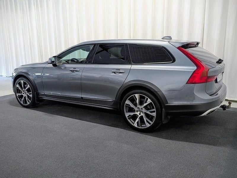 Begagnad Volvo V90 CC Momentum 235 HK (172 kW) 2017 Grå Kombi