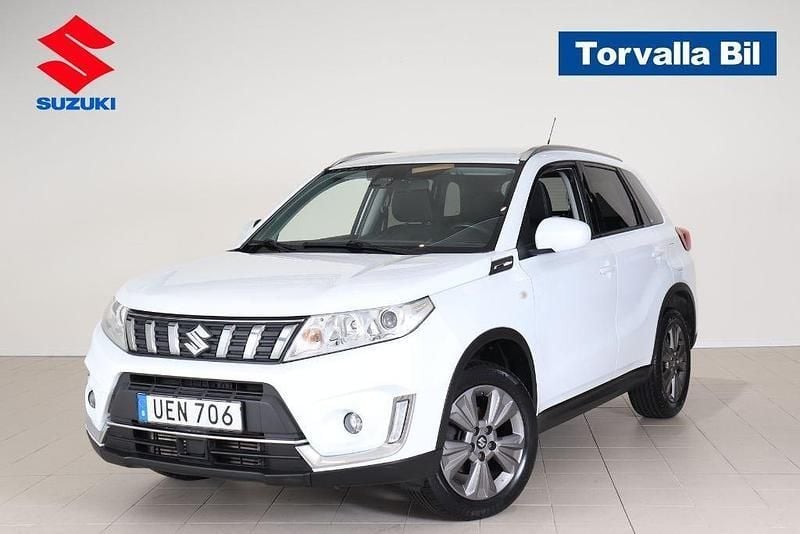 Vit Begagnad 2018 Suzuki Vitara SUV | 169 900 kr (Marknadspris) - Bild 1/4