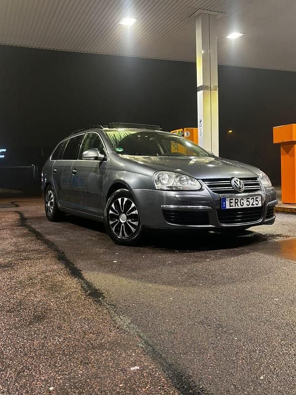 Begagnad VW Golf VI 105 HK (77 kW) 2008 Halvkombi