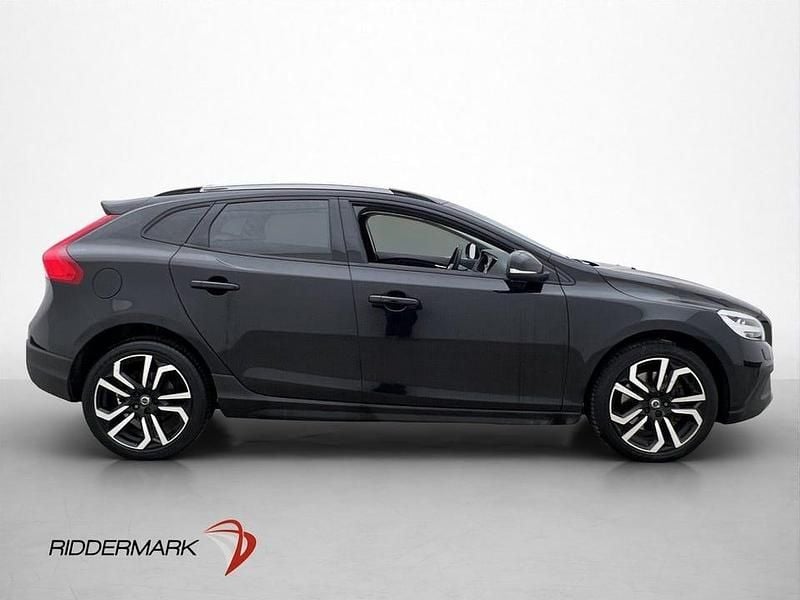 Begagnad Volvo V40 CC Momentum 150 HK (110 kW) 2019 Svart Kombi