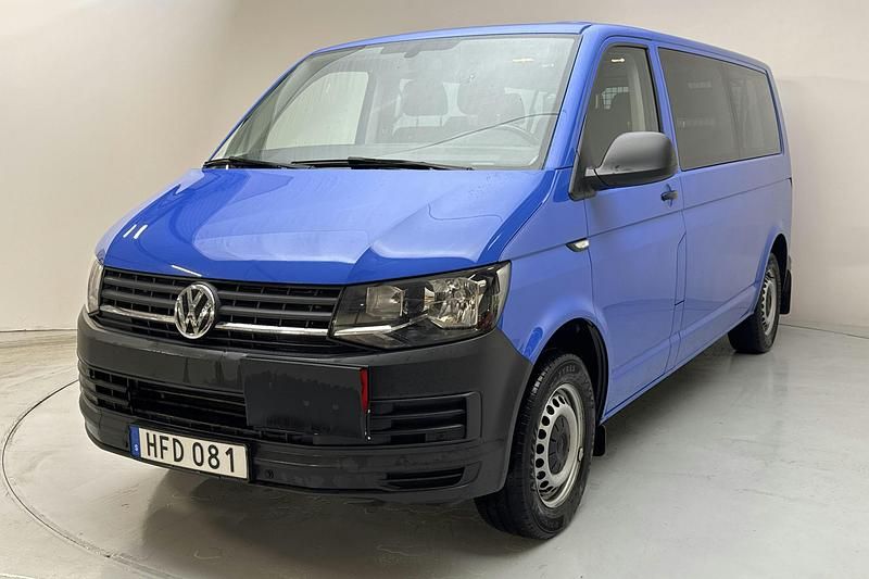 Blå Begagnad 2019 VW Caravelle Minibuss | 225 000 kr - Bild 1/4