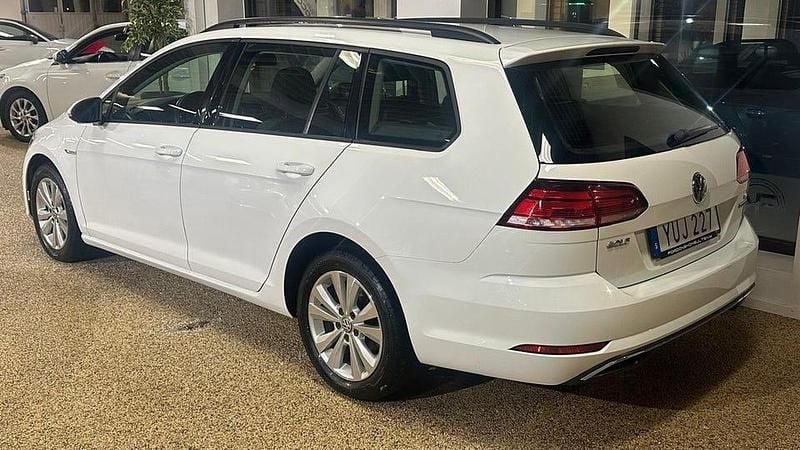 Begagnad VW Golf VII 110 HK (80 kW) 2017 Vit Kombi