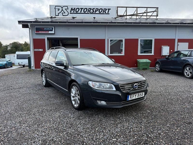 Grå Begagnad 2015 Volvo V70 Momentum Kombi | 179 900 kr (Dyr) - Bild 1/4
