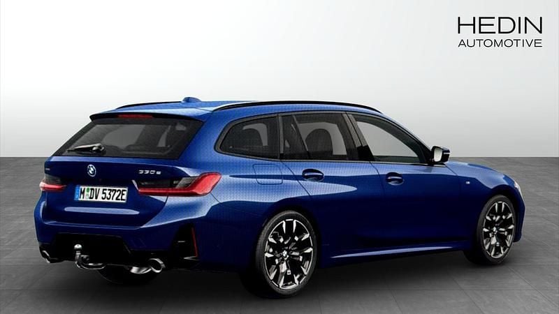 Begagnad BMW 330e Comfort Edition 293 HK (215 kW) 2025 Vit (mineral white) Kombi