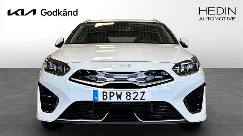 Begagnad Kia Ceed Advance 141 HK (103 kW) 2023 Vit Halvkombi