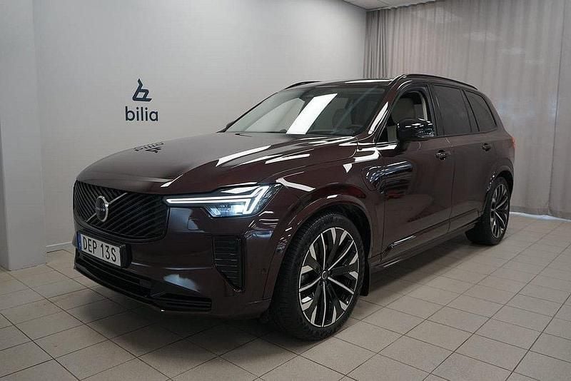 Mörkröd Begagnad 2024 Volvo XC90 Ultra SUV | 939 900 kr - Bild 1/3