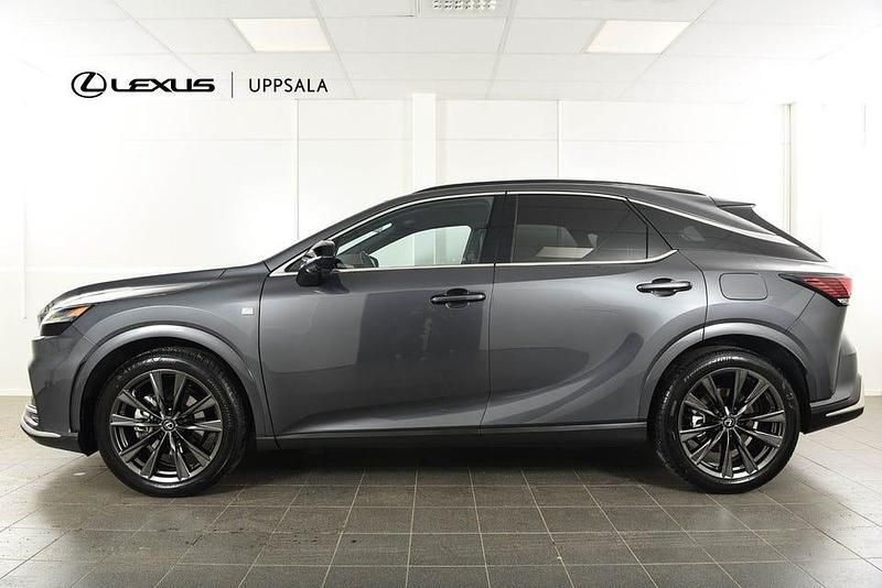 Begagnad Lexus RX450h+ Sport Design Packet 309 HK (227 kW) 2025 Grå metallic