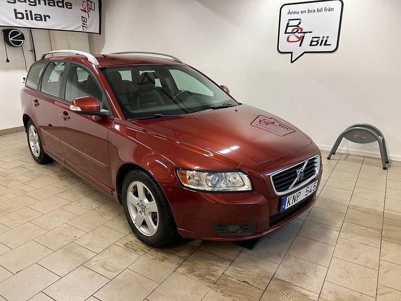 Röd Begagnad 2009 Volvo V50 Summum Kombi | 72 000 kr (Dyr) - Bild 1/4