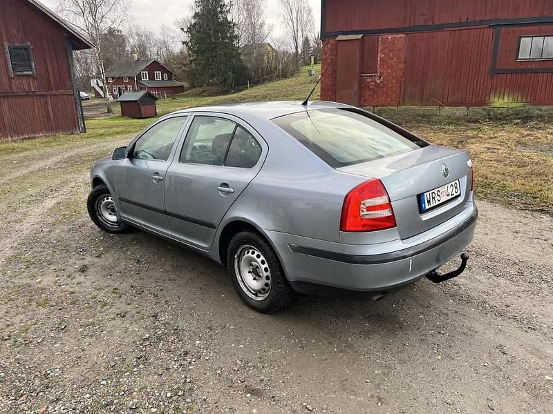 Grå Begagnad 2005 Skoda Octavia Halvkombi | 8 800 kr (Bra pris) - Bild 1/4