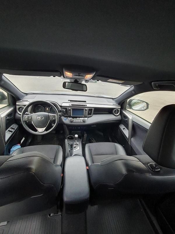 Silver Begagnad 2018 Toyota RAV4 Hybrid SUV | 249 000 kr (Marknadspris) - Bild 1/4