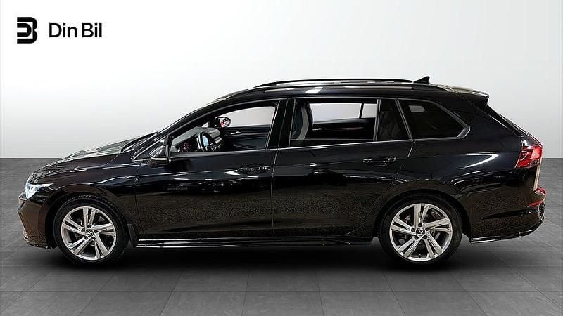 Begagnad VW Golf VIII R-line 150 HK (110 kW) 2021 Svart Kombi