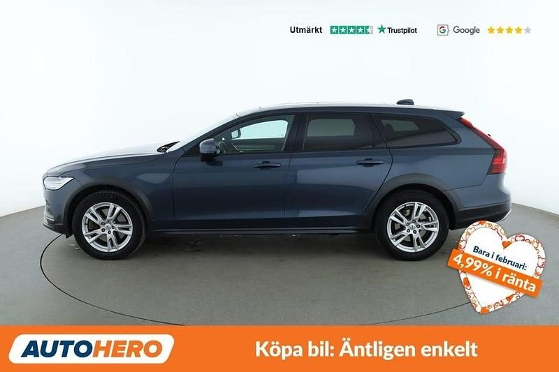 Begagnad Volvo V90 CC Momentum 200 HK (147 kW) 2021 Blå Kombi