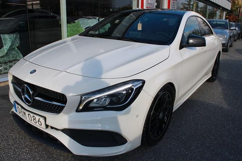 Vit Begagnad 2017 Mercedes CLA220 AMG Sedan | 204 900 kr (Marknadspris) - Bild 1/4