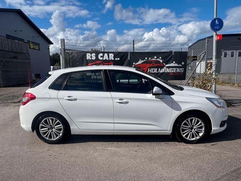 Vit Begagnad 2013 Citroën C4 Halvkombi | 49 500 kr (Lite dyr) - Bild 1/4