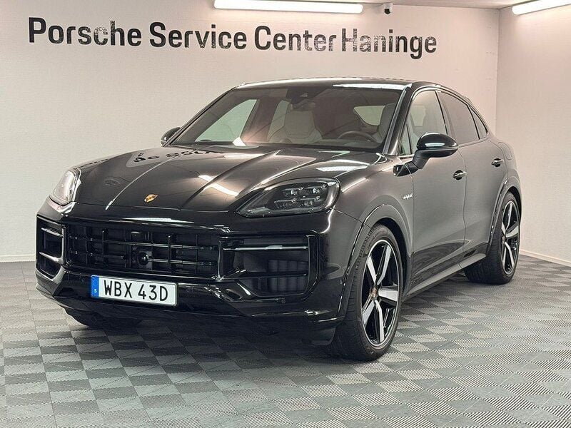 Svart (chromite black metallic) Begagnad 2025 Porsche Cayenne SUV | 1 345 000 kr (Bra pris) - Bild 1/4