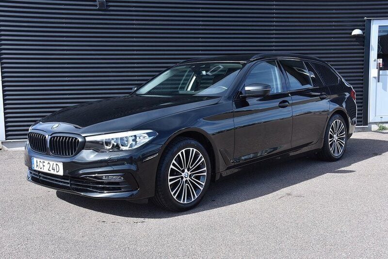 Svart Begagnad 2019 BMW 520 Sport Line Kombi | 189 900 kr (Superpris) - Bild 1/4