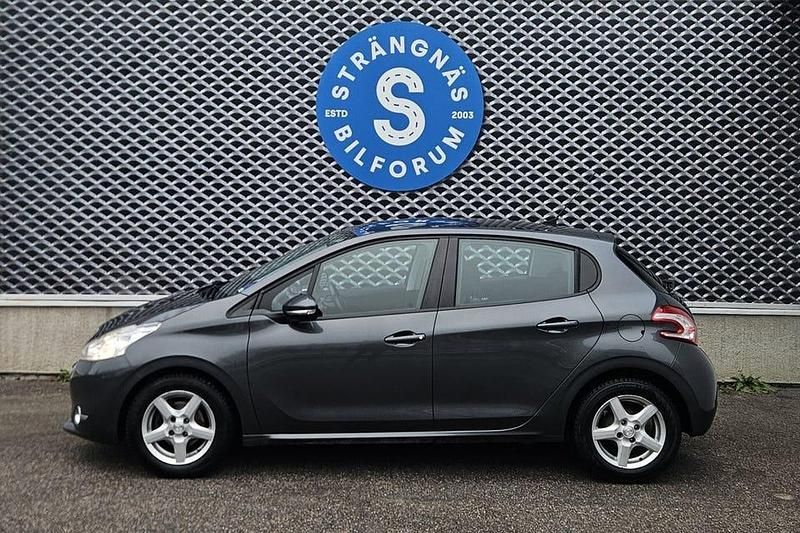 Mörkgrå Begagnad 2013 Peugeot 208 Halvkombi | 68 000 kr (Lite dyr) - Bild 1/4