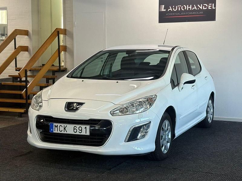 Vit Begagnad 2011 Peugeot 308 Halvkombi | 54 900 kr (Marknadspris) - Bild 1/4