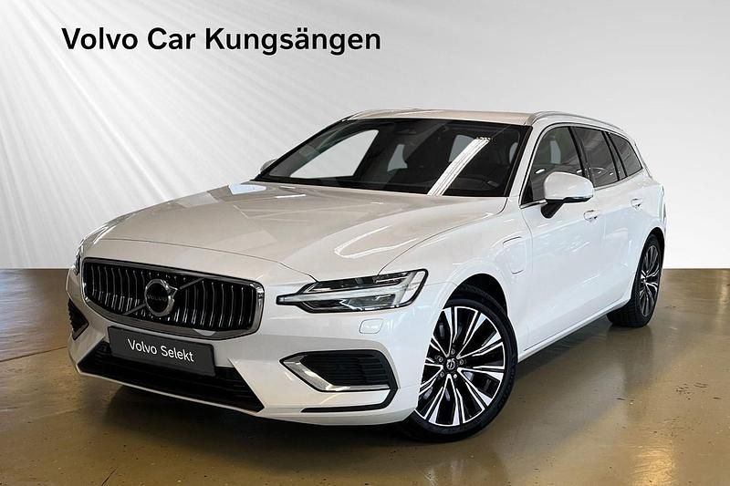 Vit Begagnad 2023 Volvo V60 Core Kombi | 349 900 kr (Bra pris) - Bild 1/3