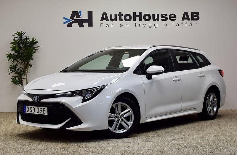 Vit Begagnad 2022 Toyota Corolla Active Kombi | 239 000 kr (Marknadspris) - Bild 1/4