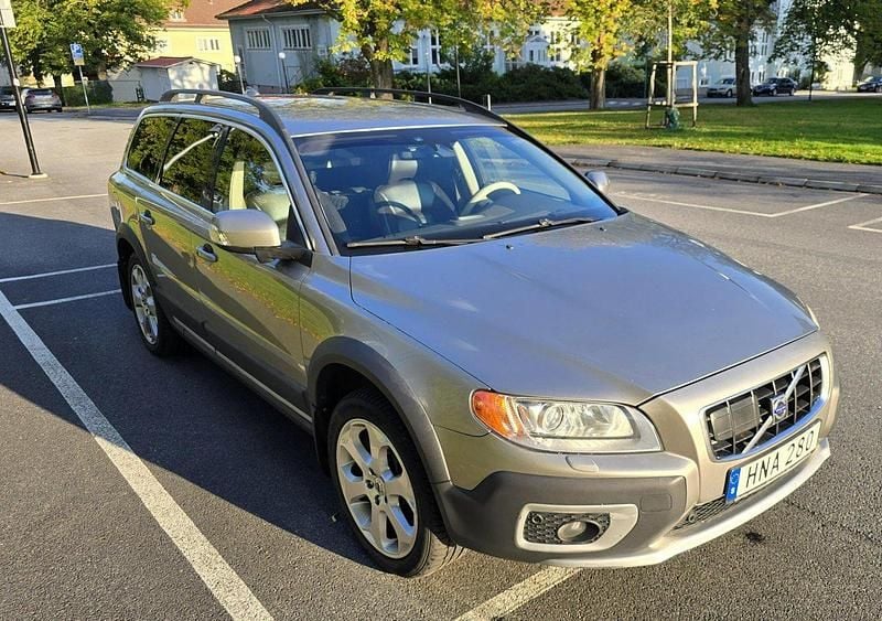Brun Begagnad 2009 Volvo XC70 Summum SUV | 89 900 kr (Bra pris) - Bild 1/4