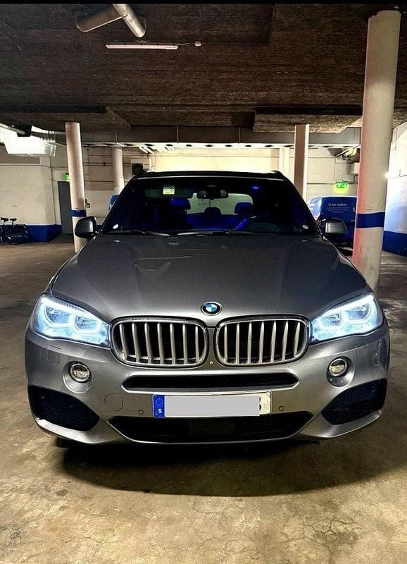 Grå Begagnad 2018 BMW X5 SUV | 495 000 kr - Bild 1/4