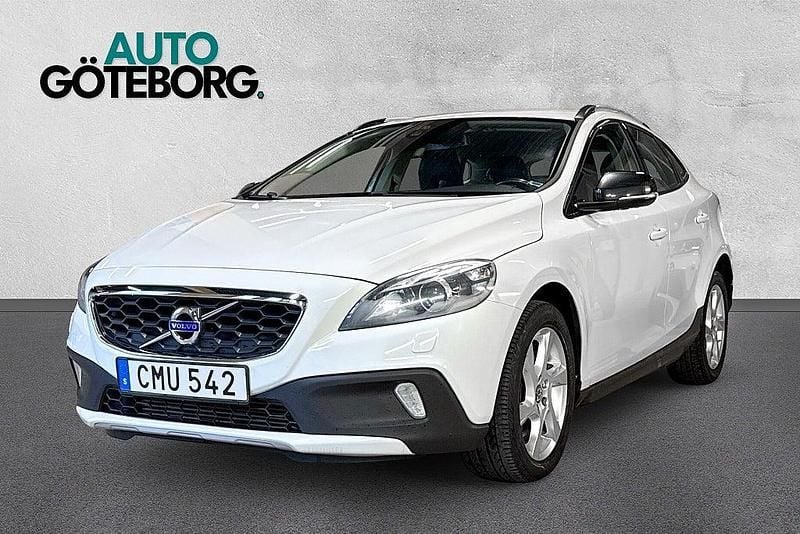 Begagnad Volvo V40 Summum 190 HK (139 kW) 2014 Vit Halvkombi