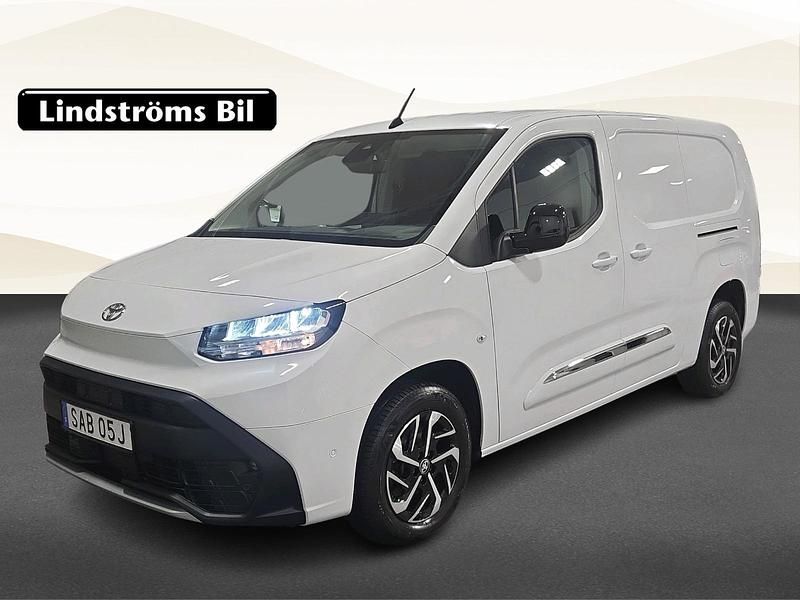 Vit Begagnad 2024 Toyota Proace City City Minibuss | 359 900 kr (Marknadspris) - Bild 1/3