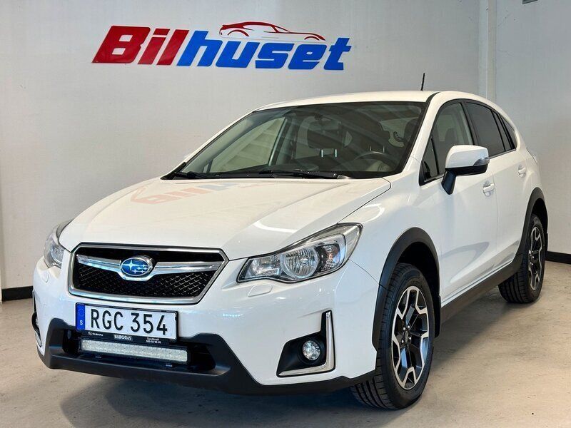 Vit Begagnad 2016 Subaru XV SUV | 129 900 kr (Lite dyr) - Bild 1/4