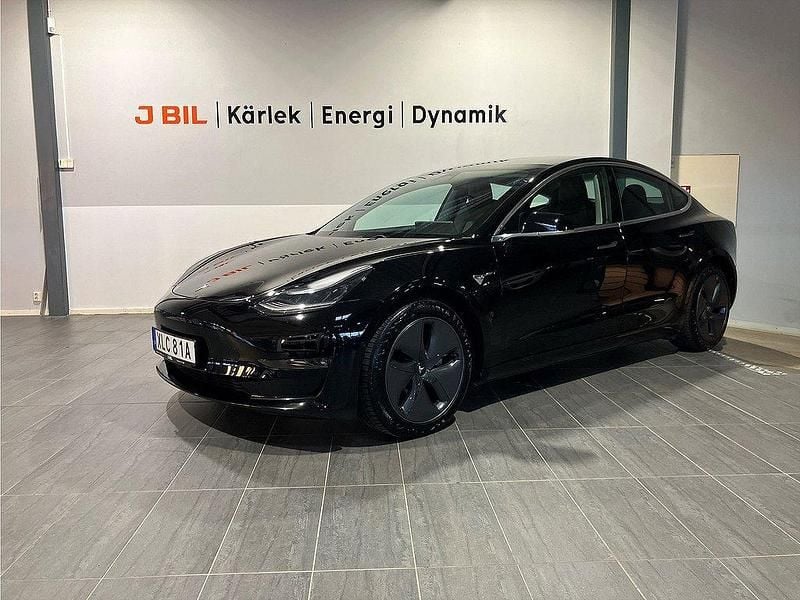 Svart Begagnad 2019 Tesla Model 3 Sedan | 249 900 kr (Marknadspris) - Bild 1/4