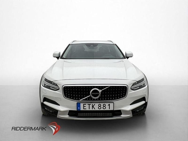 Begagnad Volvo V90 CC Momentum 190 HK (139 kW) 2017 Vit Kombi