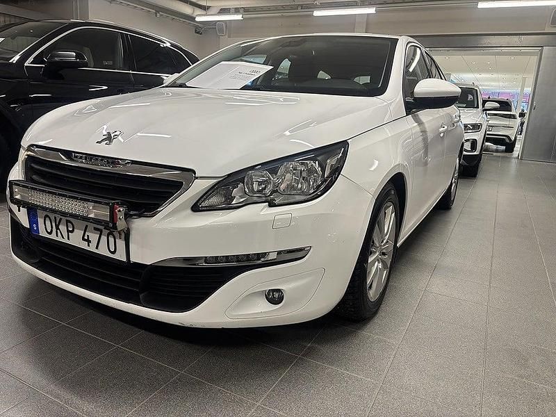 Begagnad Peugeot 308 SW 120 HK (88 kW) 2016 Vit Kombi