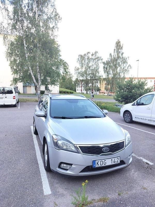 Silver Begagnad 2010 Kia Ceed Sportswagon 4 Kombi | 29 500 kr (Bra pris) - Bild 1/4