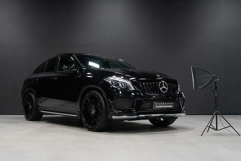 Svart Begagnad 2017 Mercedes GLE350 AMG Sportkupé | 469 000 kr (Superpris) - Bild 1/4
