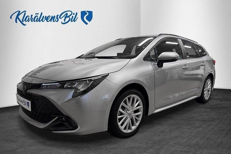 Silver Begagnad 2024 Toyota Corolla Kombi | 284 900 kr (Bra pris) - Bild 1/4