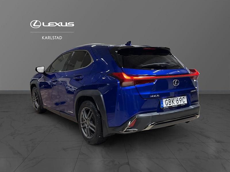 Begagnad Lexus UX 250h E-FOUR 186 HK (136 kW) 2019 Blå SUV