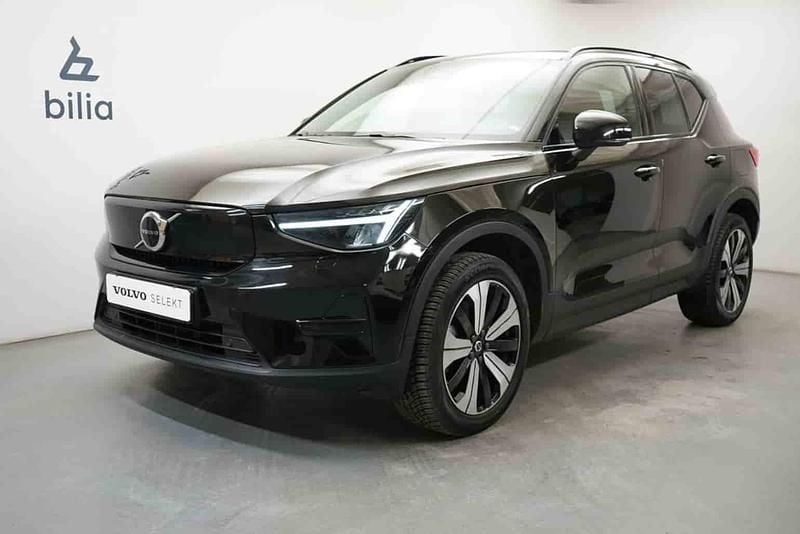 Svart Begagnad 2023 Volvo XC40 Single Motor SUV | 324 900 kr - Bild 1/1